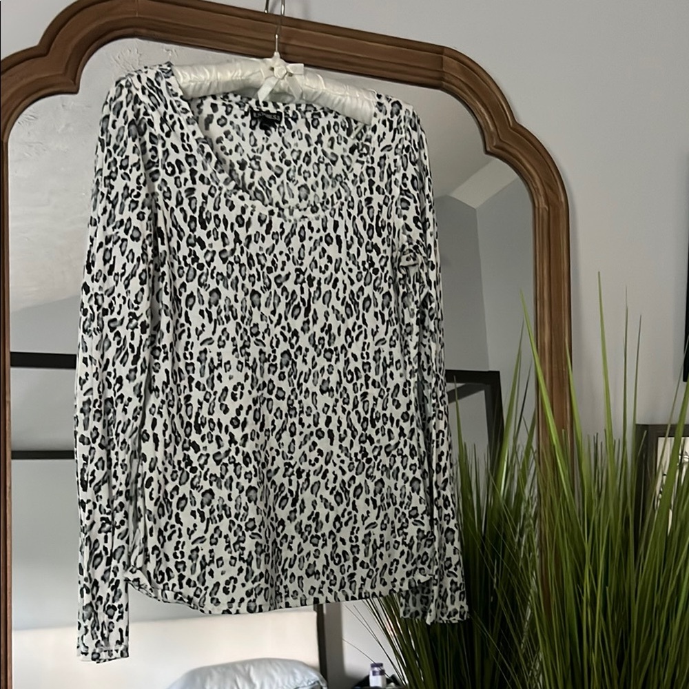 Express Black and White Fitted Long Sleeve Blouse